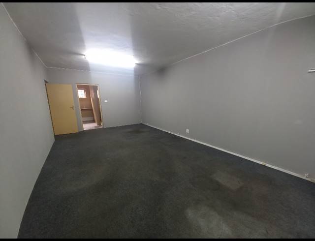 825M² WAREHOUSE FOR SALE IN NORTH END